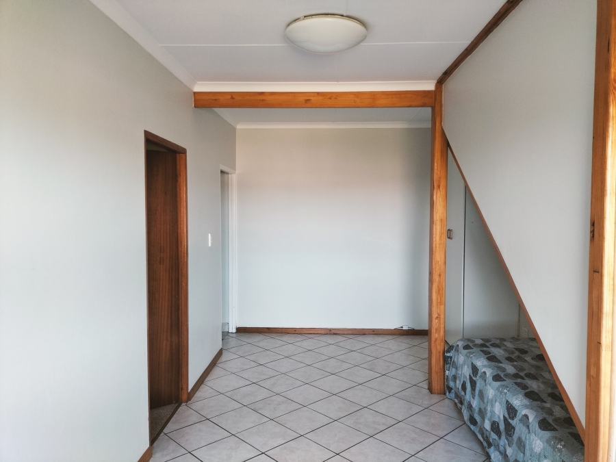 6 Bedroom Property for Sale in Grootbrakhoogte Western Cape